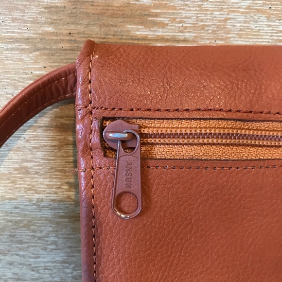 💙 5/$20 Vintage Tusk Small Crossbody Bag/Wallet - Picture 5 of 15